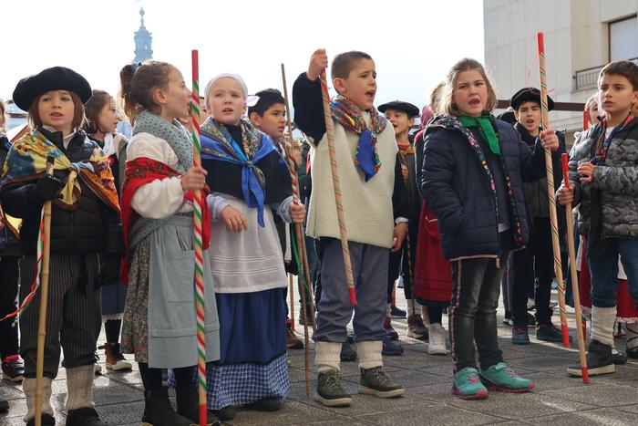 Elgoibar Ikastolakoen Kantu Errondarekin Ixildu Dira Aurtengoz Santa