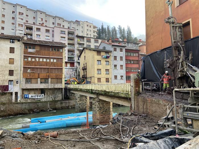 Plataforma berriro eraiki beharko dute