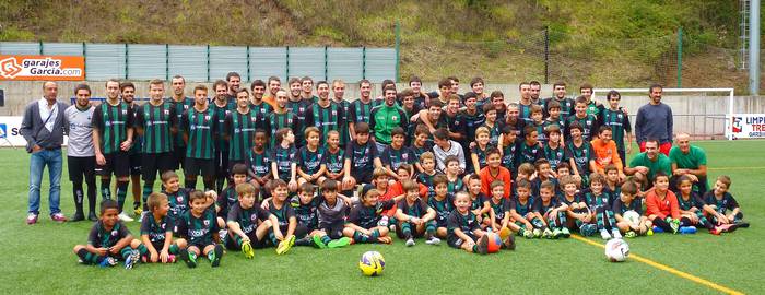 Futbol taldeen aurkezpena barixakuan Ezozin