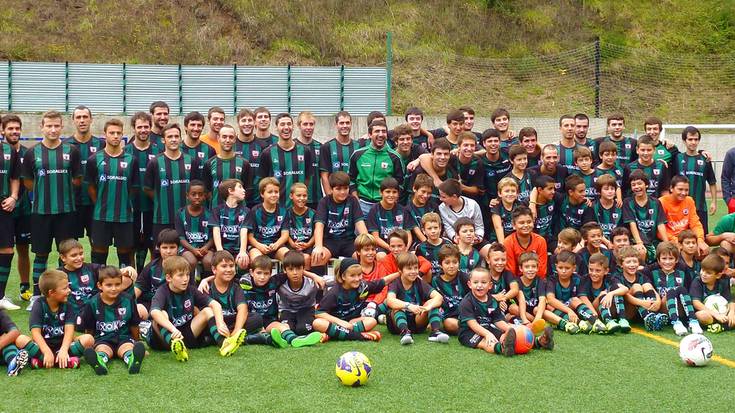 Futbol taldeen aurkezpena barixakuan Ezozin