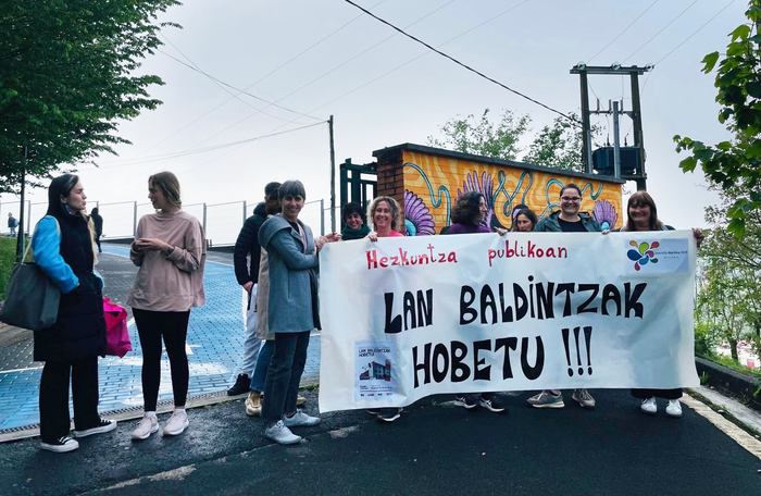 Mallabiko irakasleen kexa: "Ez dira gurea bezalako eskola txikien beharrak kontutan hartzen"