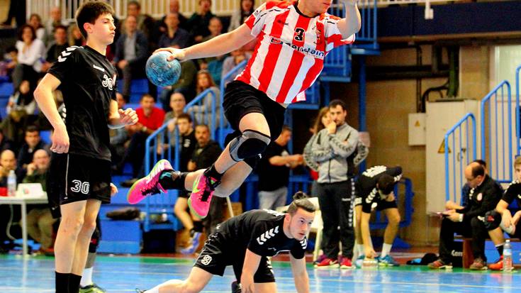 Asier Urain Espainiako eskubaloi selekziora deitu dute