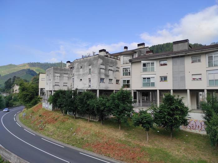 Hileko azken ostegunetan izango da Mendaron etxebizitza-bulego ibiltaria