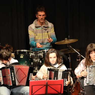 Ameikutz musika eskolako bateria ikasleen kontzertua