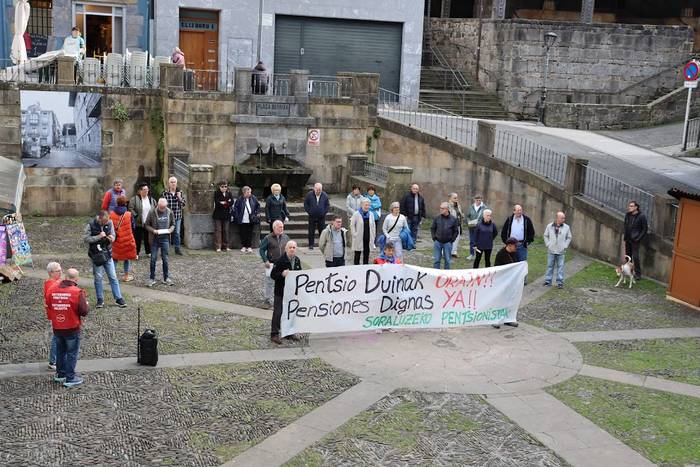 Nafarroan gutxieneko pentsioak 1.100 eurora arte osatzea "urrats postiboa" dela uste dute
