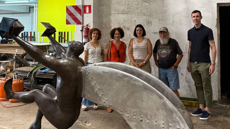 Icaroren eskultura zaharberritu du Ismael Garcia arte maisuak