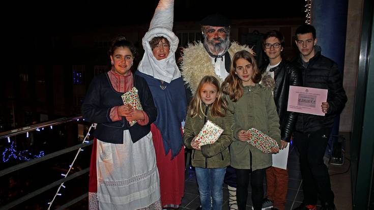 Euskarazko ipuin onenak saritu dituzte Mendaron