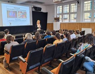 Abian dira Altxa burua Deba-Itziar Taldeak antolatutako solasaldiak