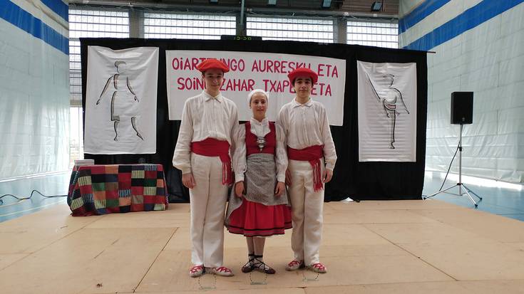 Elgoibarko dantzariak Oiartzungo Aurresku Txapelketan izan dira