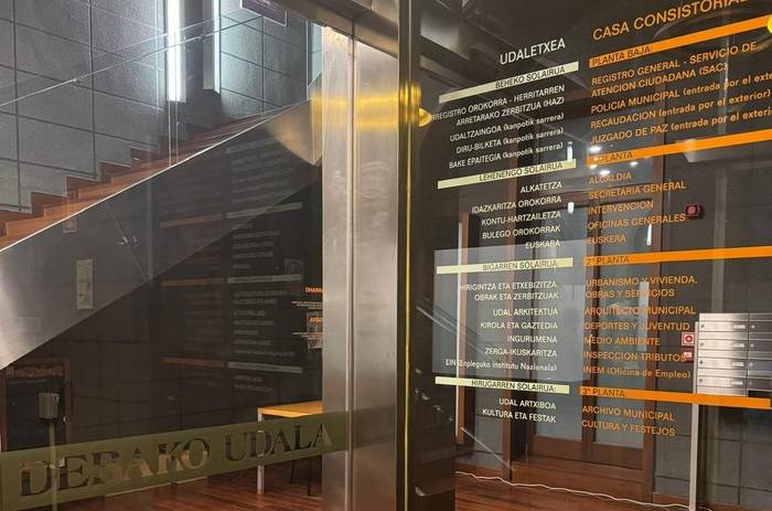 Debako Udalak idazkari lanpostua bitarteko izaeraz betetzeko deialdia ireki du