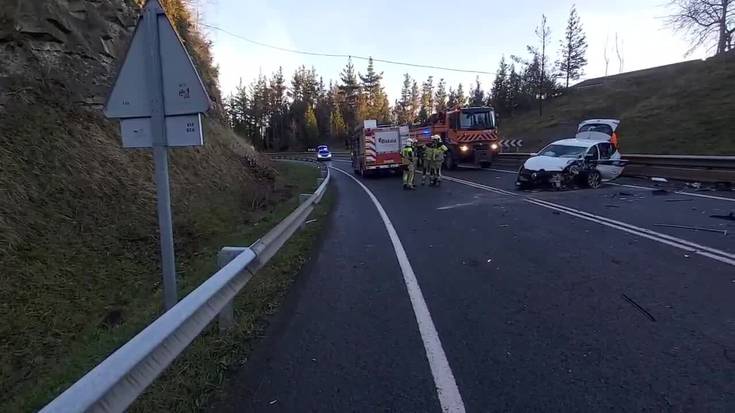 Kamioi eta auto baten arteko istripua Trabakuan