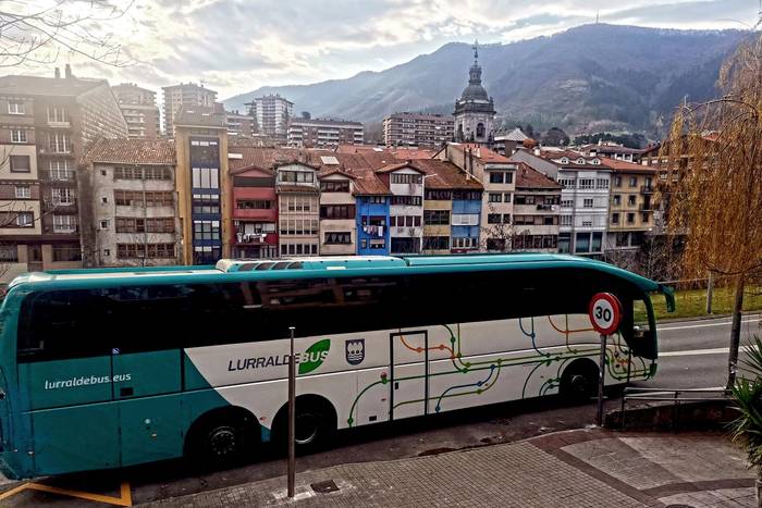 Avanza autobus enpresan bost eguneko greba gaurtik hasita