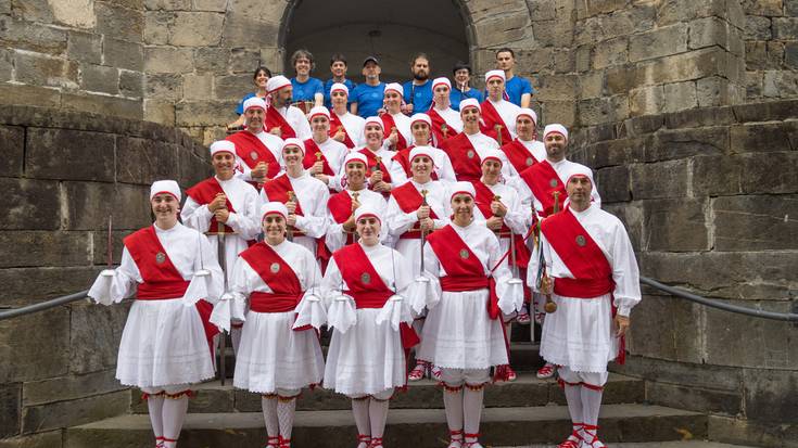 Izaba eta Eibar elkarrekin dantzan