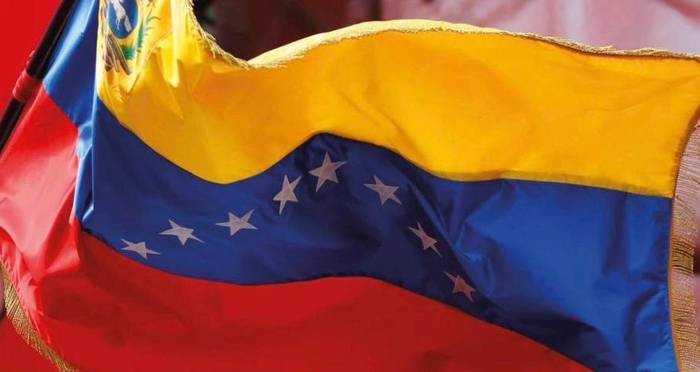 AEBek Venezuelari egindako erasoa salatzeko, elkarretaratzera deitu dute biharko Deban eta Mendaron