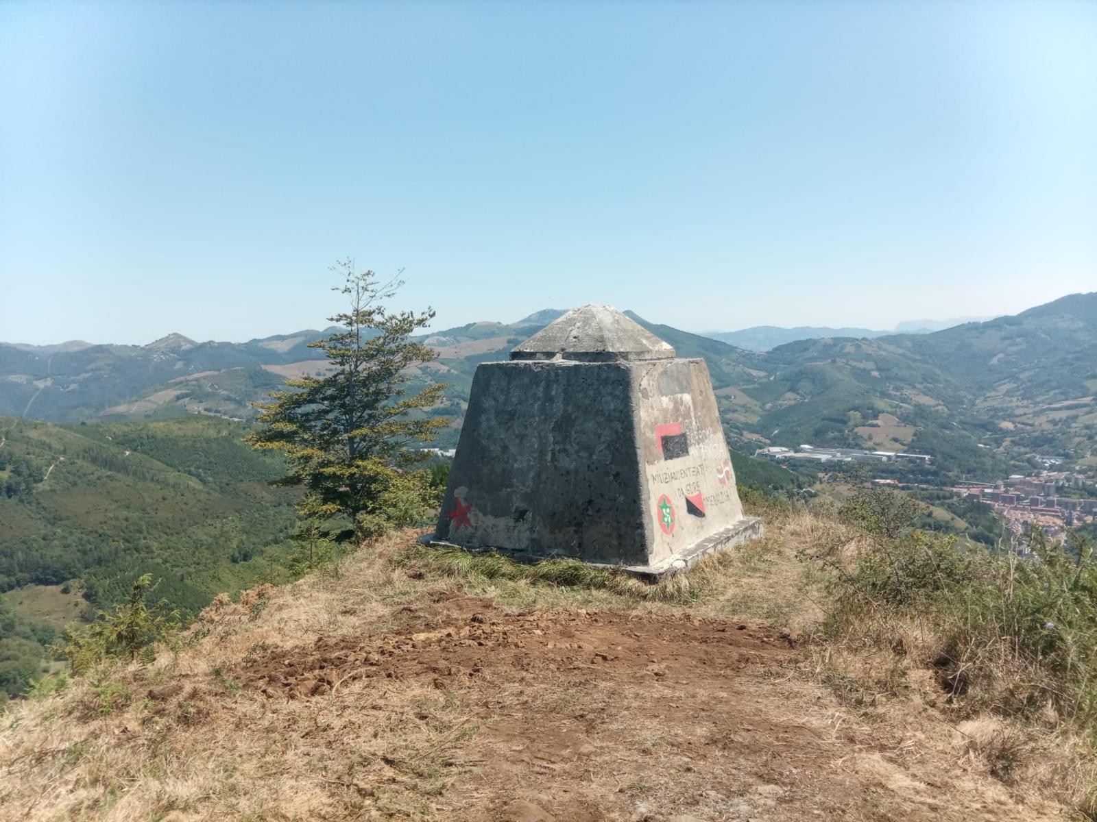 Morkaikuko gurutzea erretiratu egin du Udalak