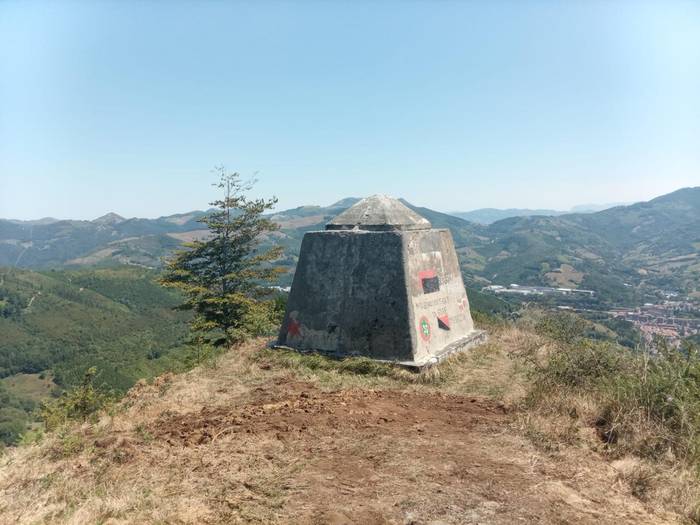 Morkaikuko gurutzea erretiratu egin du Udalak