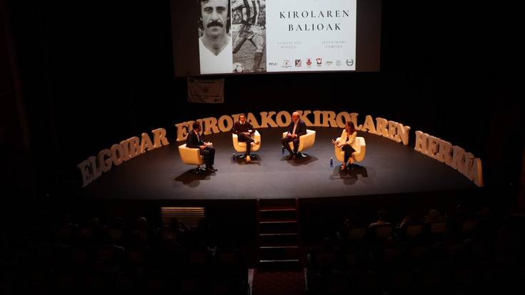 Futbolerako eta bizitzarako garrantzitsuak diren balioez berbetan aritu dira Vicente Del Bosque eta Jesus Mari Zamora