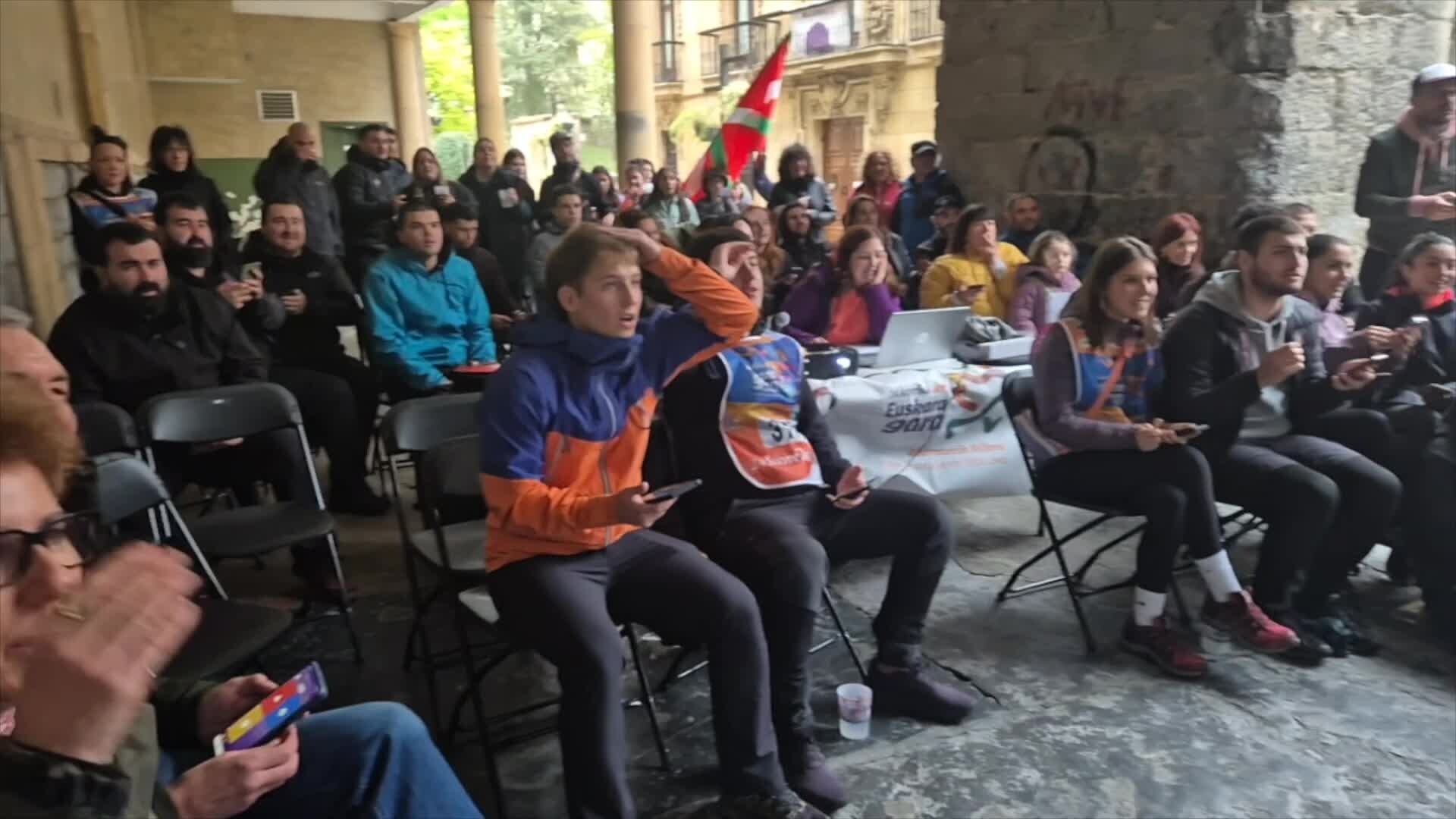 Egunean Behineko komunitatea bilduz