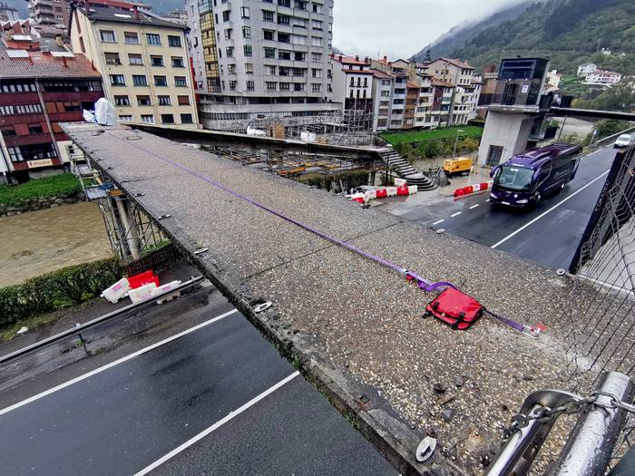 Trafiko etenak eta zirkulazio txandakatua izango dira N-634 errepidean King-Kong zubiko lanak direla-eta