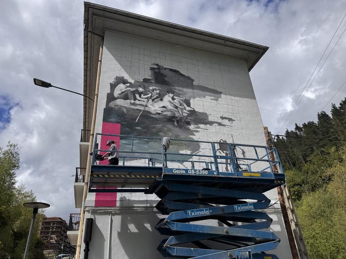 Aste honetan bukatuko du Txurrukeneko murala Udane Juaristi artista azkoitiarrak