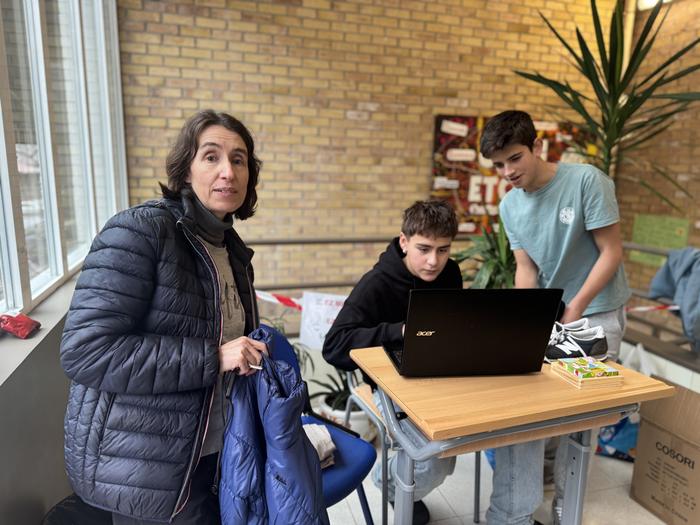 Azoka solidariorako materiala batzen dihardute Institutuan