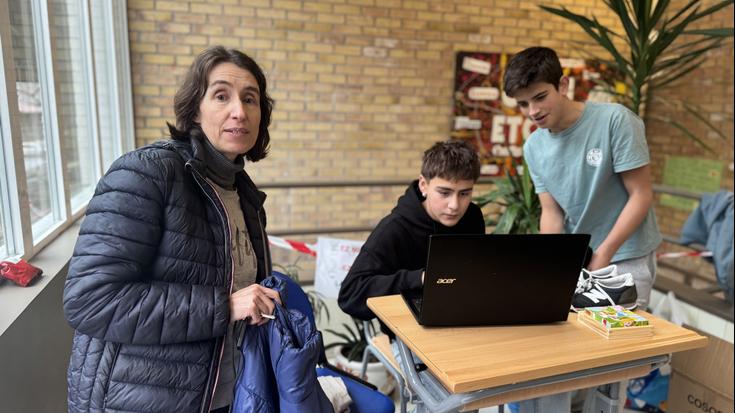 Azoka solidariorako materiala batzen dihardute Institutuan