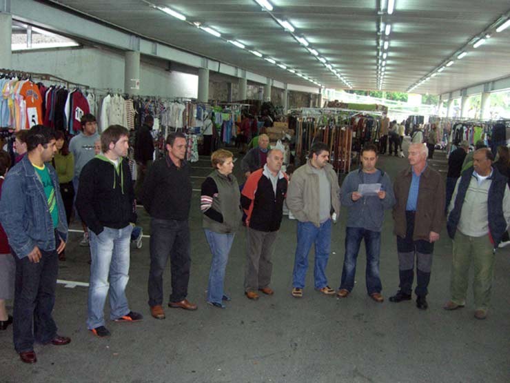 Salmentak %70 gutxitu direla salatu dute merkadilloko saltzaileek