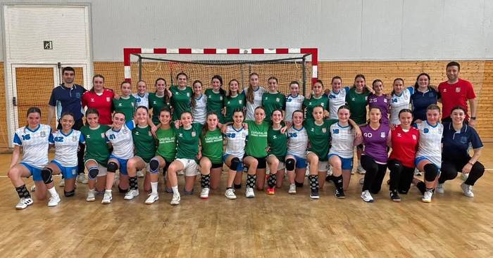 Lagunarteko partida jokatu dute infantil mailako Gipuzkoako eta Euskadiko eskubaloi selekzioek IMH Kiroldegian