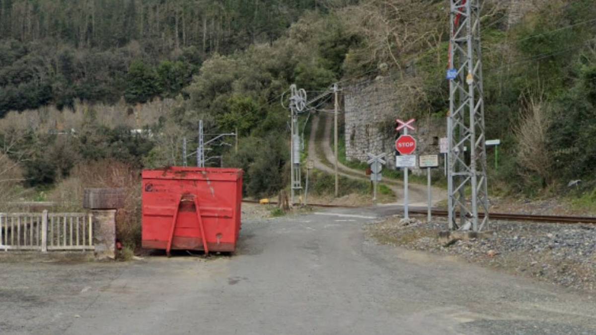 Santa Anako trenbide-pasagunerako soluzioaz galdetu dio Mendaroko Udalak Euskal Trenbide Sareari