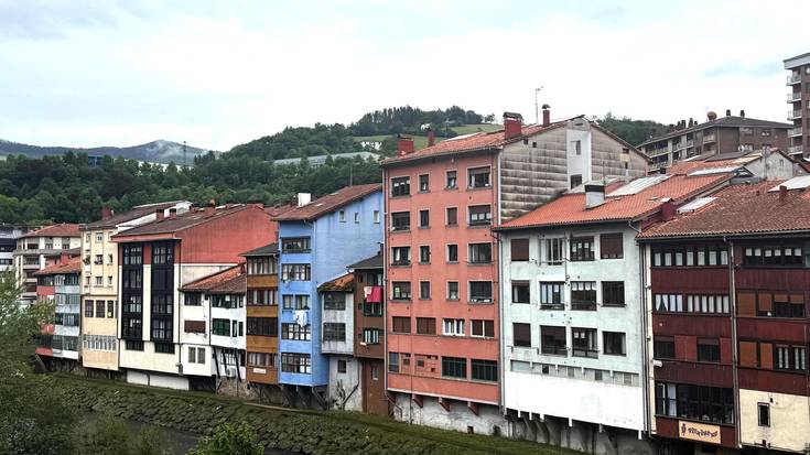 Etxebizitzaren arazoari lotutako hainbat datu gutxiestea leportau dio EHBilduk Udal Gobernuari
