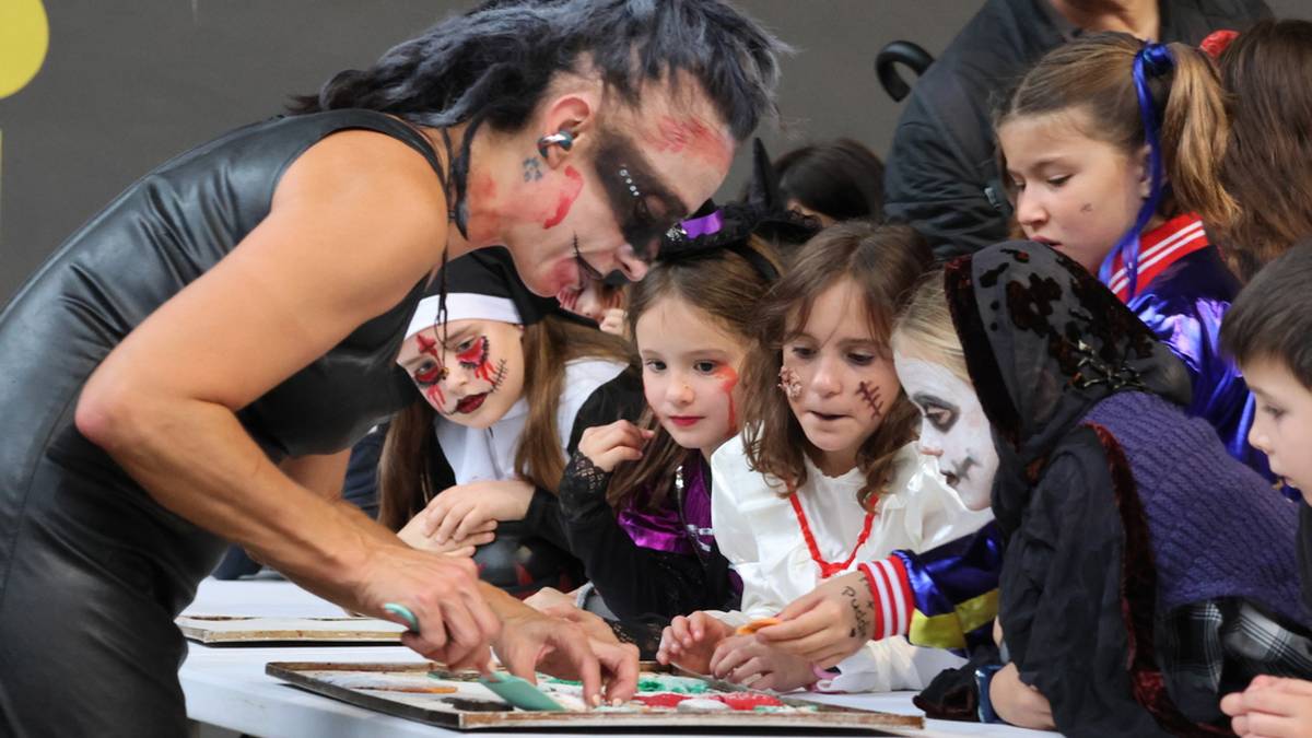 Mamu itxurako gailetak, askotariko maskarak eta ginkana beldurgarria, Mendaroko Arimen Gauaren osagaiak