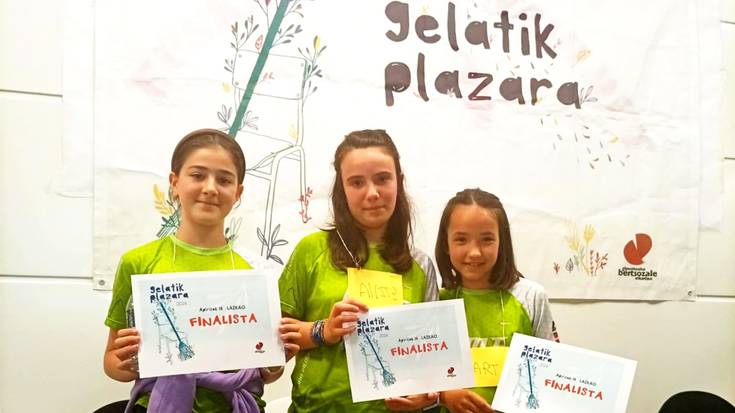 Gelatik Plazara sariketako finalean parte hartu du Mendaroko bertso eskolako hirukote batek gaur, Lazkaon