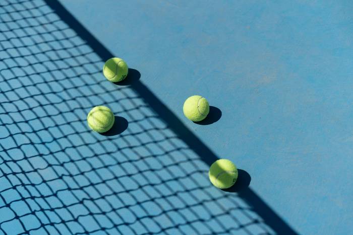 Tenis pista berritua inauguratu eta jaialdia egingo dute bihar kiroldegian