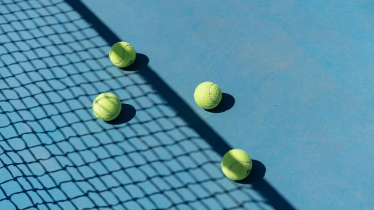 Tenis pista berritua inauguratu eta jaialdia egingo dute bihar kiroldegian