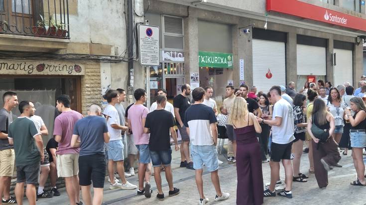 Txikuriko laguntzaile eta bezeroei esker onez