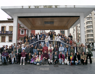 Drogetenitturriko kolaboratzaileei, esker onez