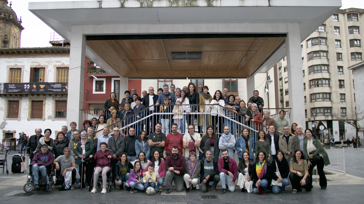 Drogetenitturriko kolaboratzaileei, esker onez