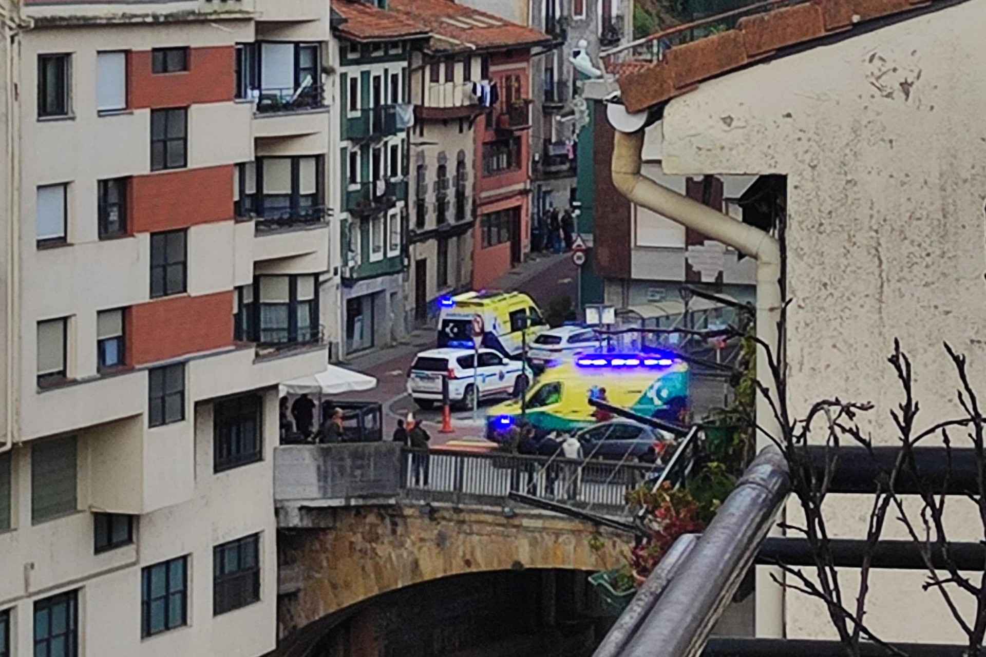 Bi gizon ospitalera eraman dituzte borroka baten ondoren