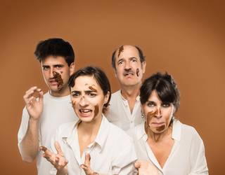 Bi sarrera KAKA antzezlana ikusteko