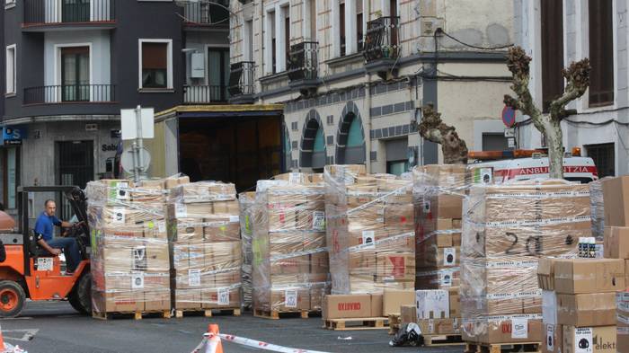  Ailegatu da Lesbosera Elgoibarren batutako errefuxiatuentzako arropa