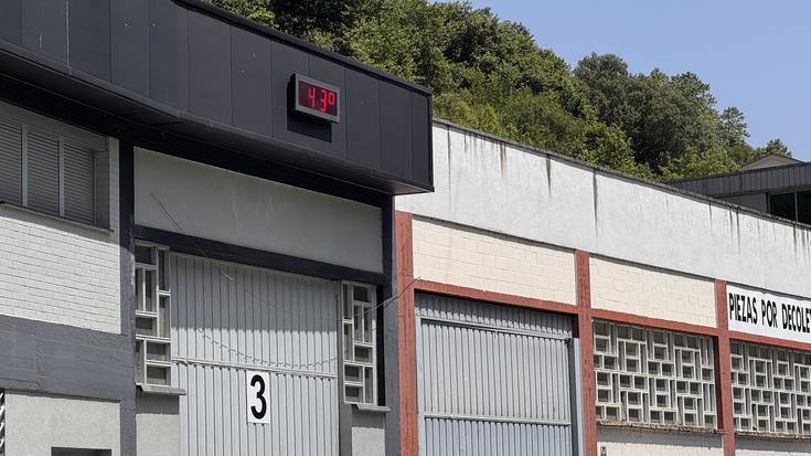 Eguaztenera arte luzatu den alarma gorria hasi da eragina izaten zerbitzuetan eta ospakizunetan