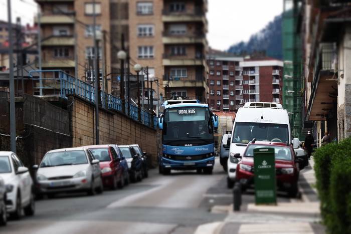 Urazandiko obrak iraun bitartean herri barruko autobusa doan izango da 60 urtetik gorakoentzat