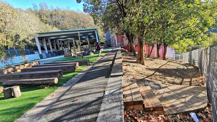 Jolaserako natur-parke bat eraiki dute Elgoibarko Herri Eskolako patioan