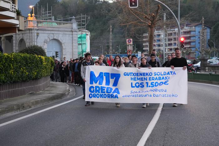 Deban ere manifestazioa egin dute greba orokorraren harira