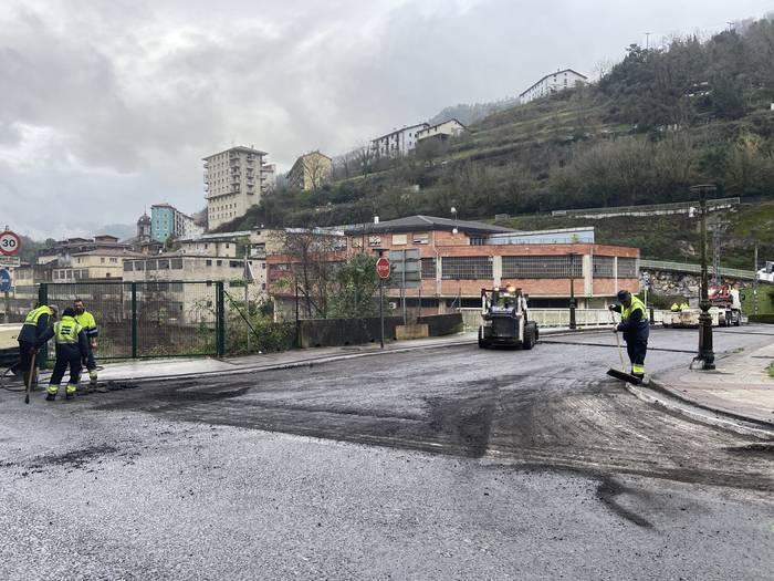 11:00etatik 14:00etarako autobusak Sagar Errekan hartu behar dira