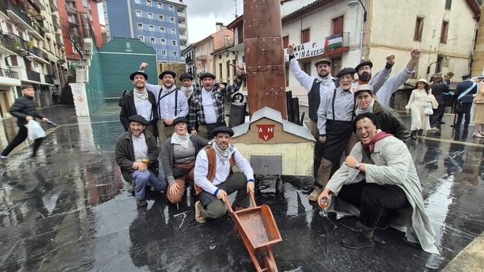 Giro bikaina Ermuko inauterietako mozorro lehiaketetan