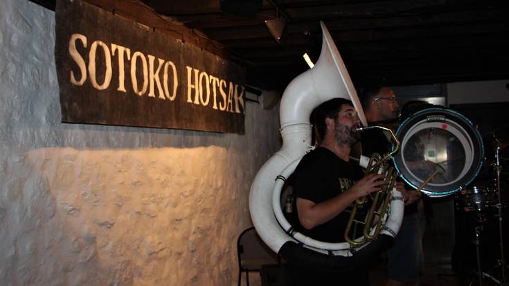 Sotoko Hotsak kontzertuek musikaz jantzi dute asteburuan Kultur Etxeko Sotoa