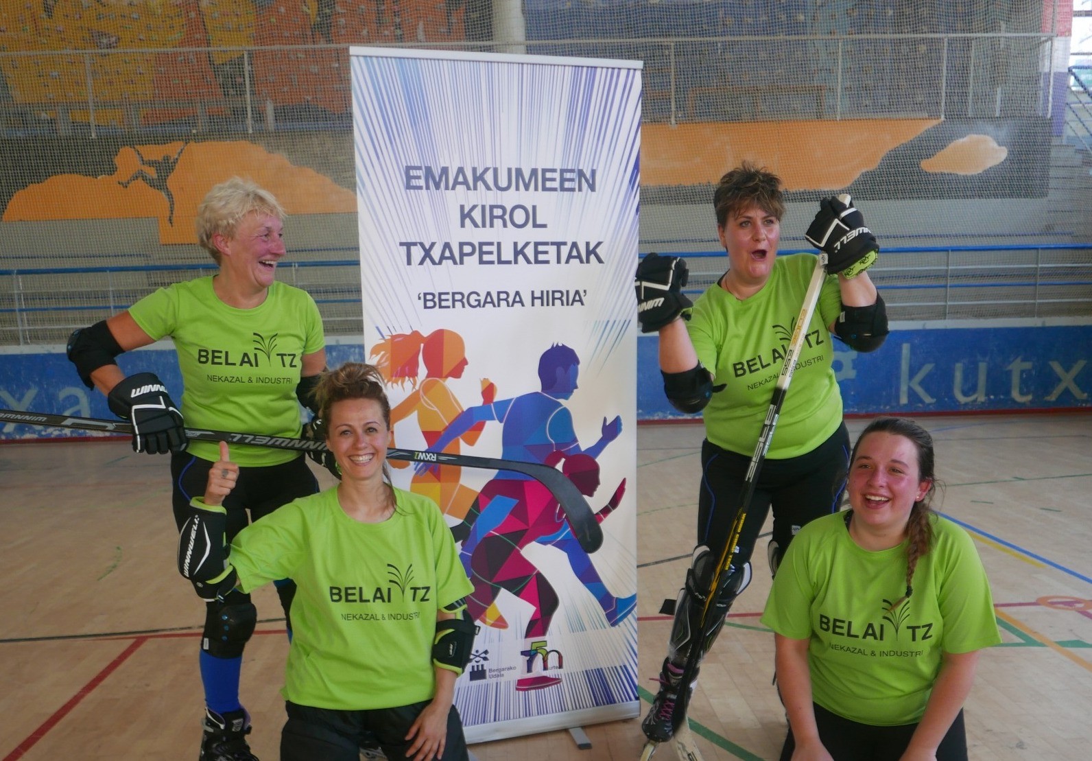 Patinajea-hockeya egiteko aukera, kiroldegian