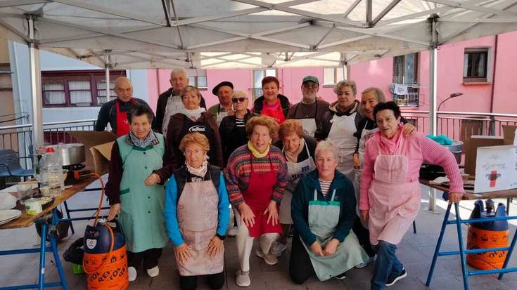 Lehiaketarekin, bazkariarekin eta bingoekin, egun borobila Itxaropena elkartean