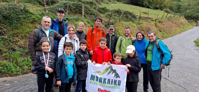 Aloñara beharrean Soraluzeko plazaraino egin dute lehen mendi irteera